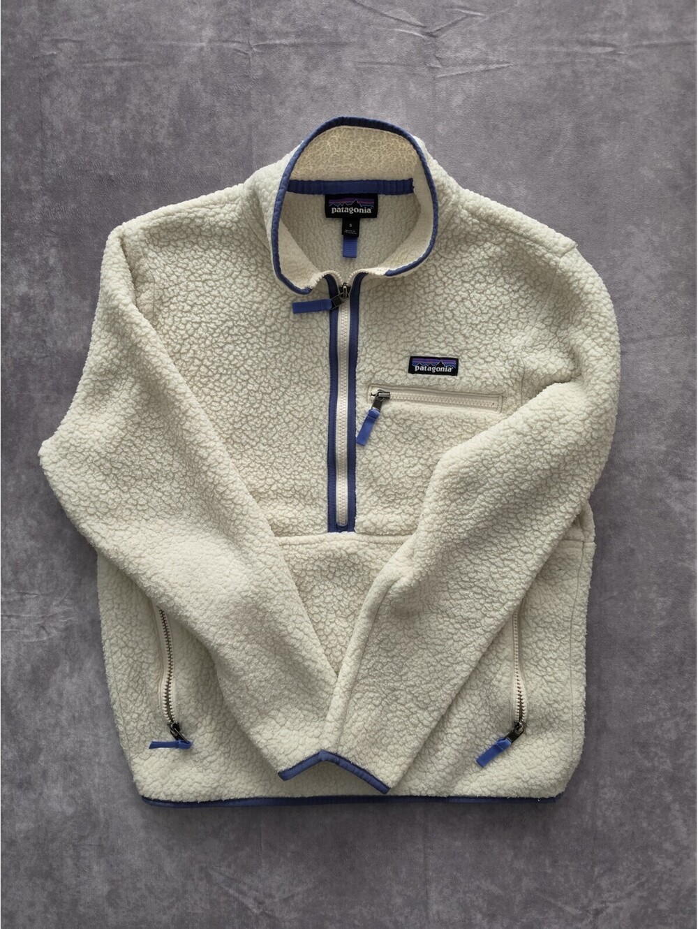 Patagonia Women's Small Ivory with Blue Trim Retro Pile 1/4 Zip Sherpa Fleece.